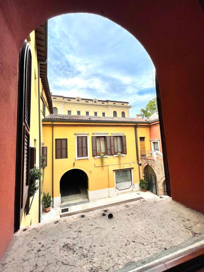 Domus Verona - Ampia Moderna Casa Su 2 Piani Nel Cuore Di Verona Dış mekan fotoğraf