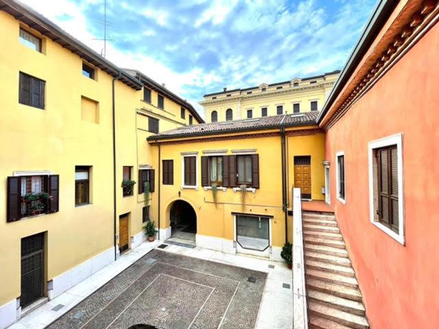 Domus Verona - Ampia Moderna Casa Su 2 Piani Nel Cuore Di Verona Dış mekan fotoğraf